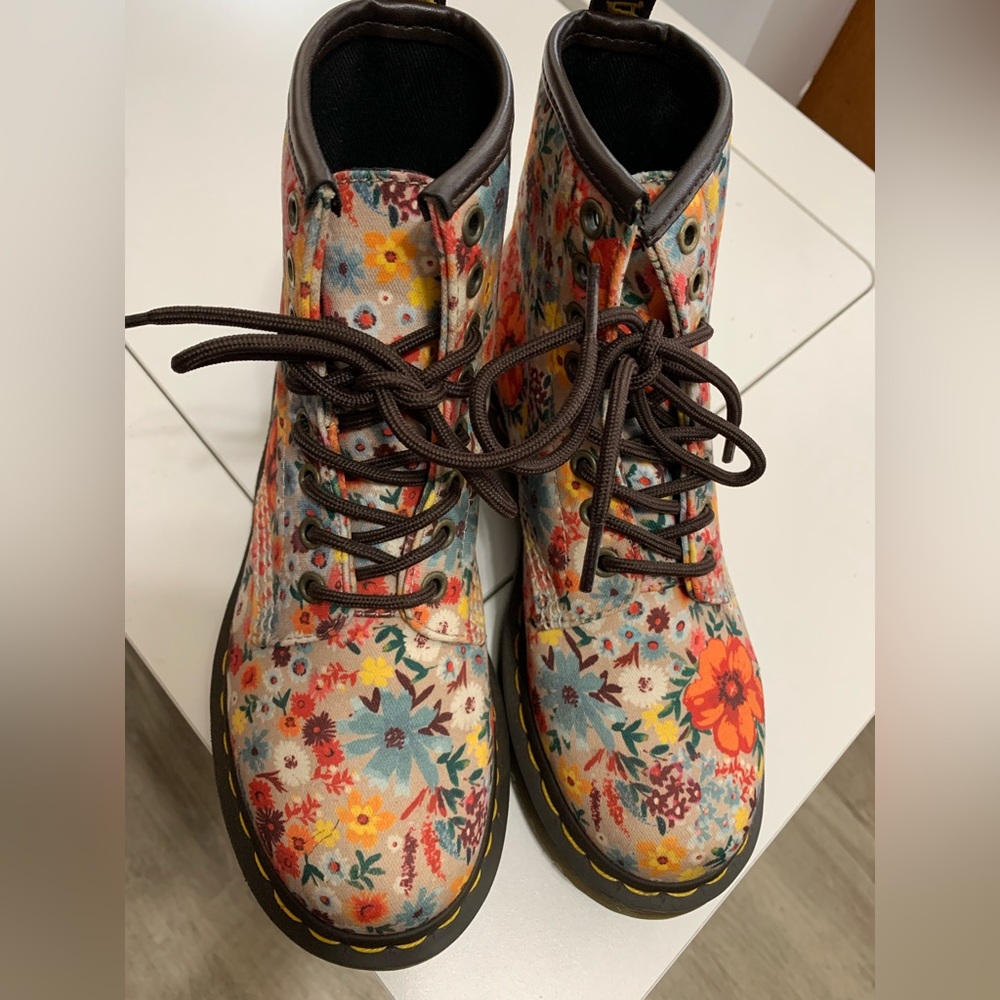 Authentic Rare Dr. Martens 1460 Floral Lace Up Boots Shoes Size US 6 Women 🥾 - Picture 1 of 7